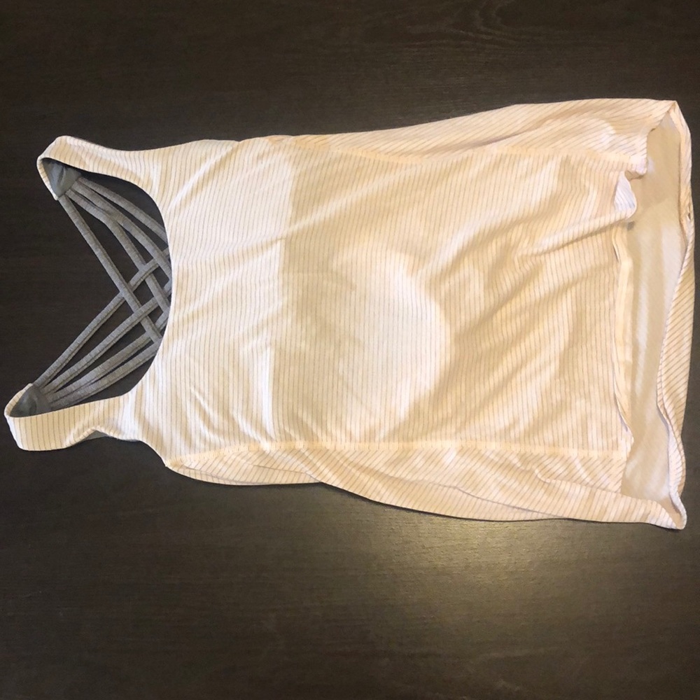 Lulu lemon workout top worn a few times - Picture 2 of 2